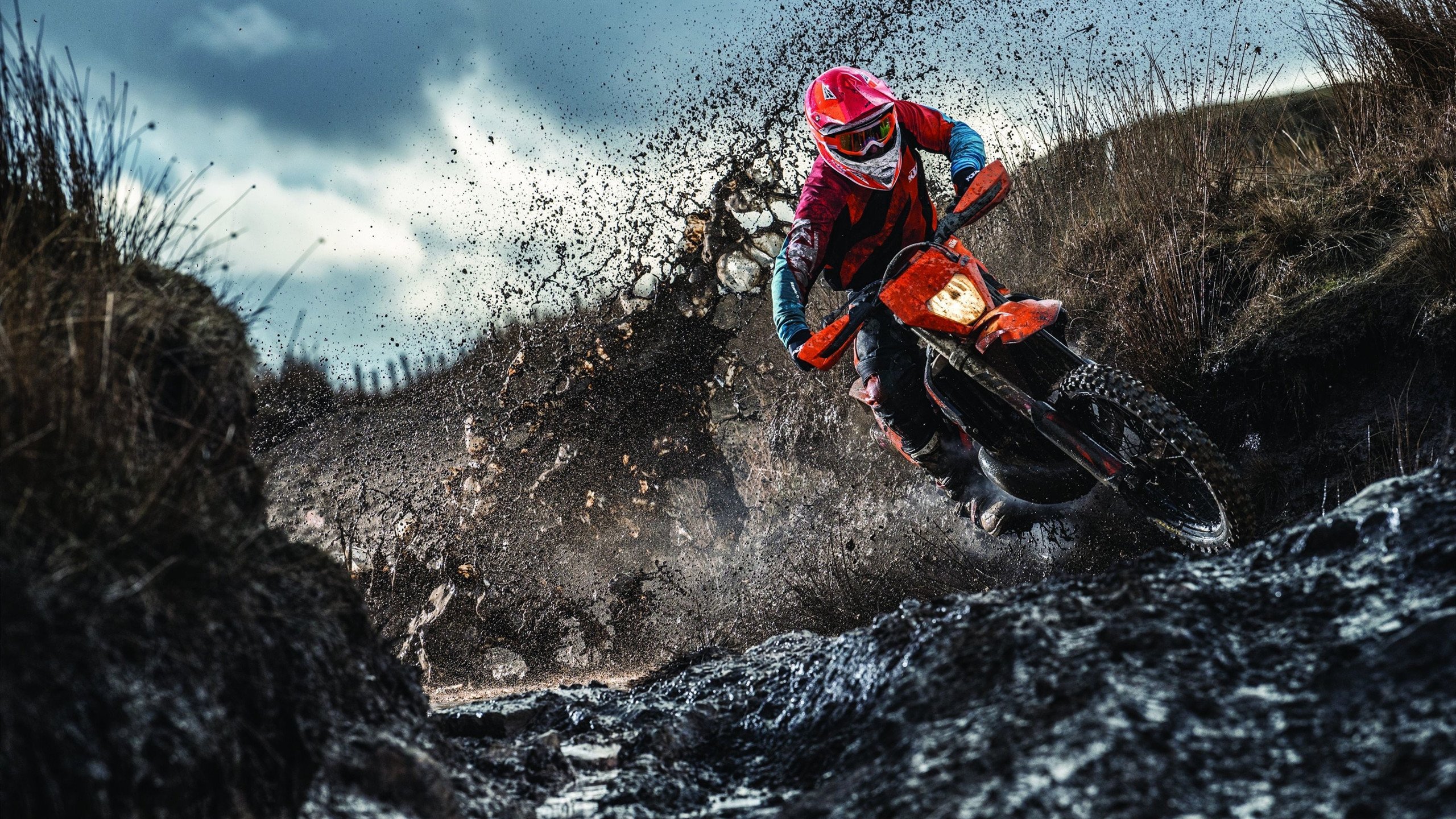 主赛场启用新地板材质，运动表现与安全兼顾，场地赛用什么车