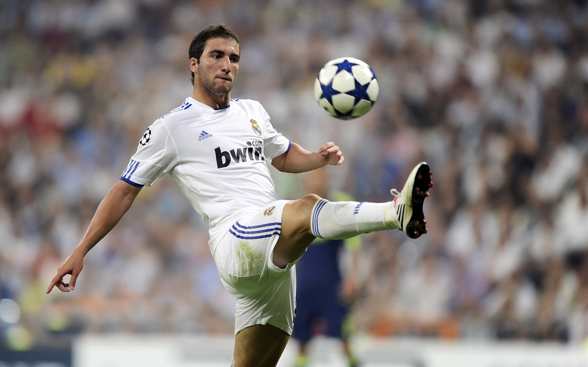 西甲终极对抗：攻守之间的极致较量，西甲身体对抗